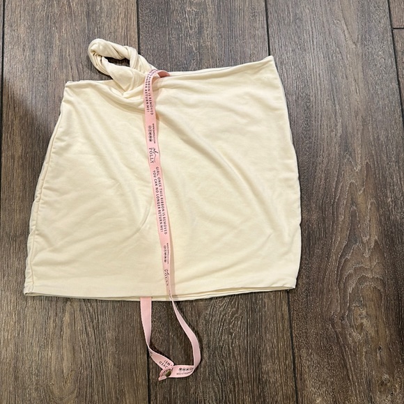 Oh Polly NWT ASYMMETRIC TWIST DETAIL MINI SKIRT IN IVORY
Size: 4 - Picture 3 of 4